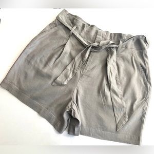 INC International Concepts mid rise shorts Large